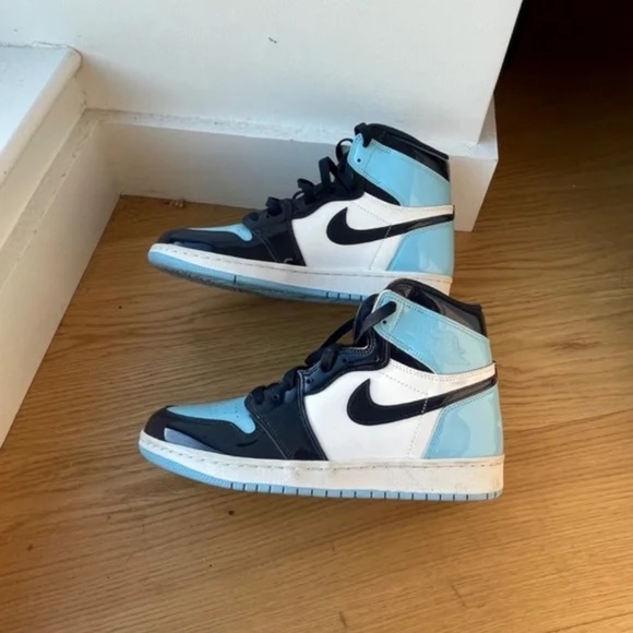 Jordan 1 Retro High UNC Patent - Picture 1 of 5